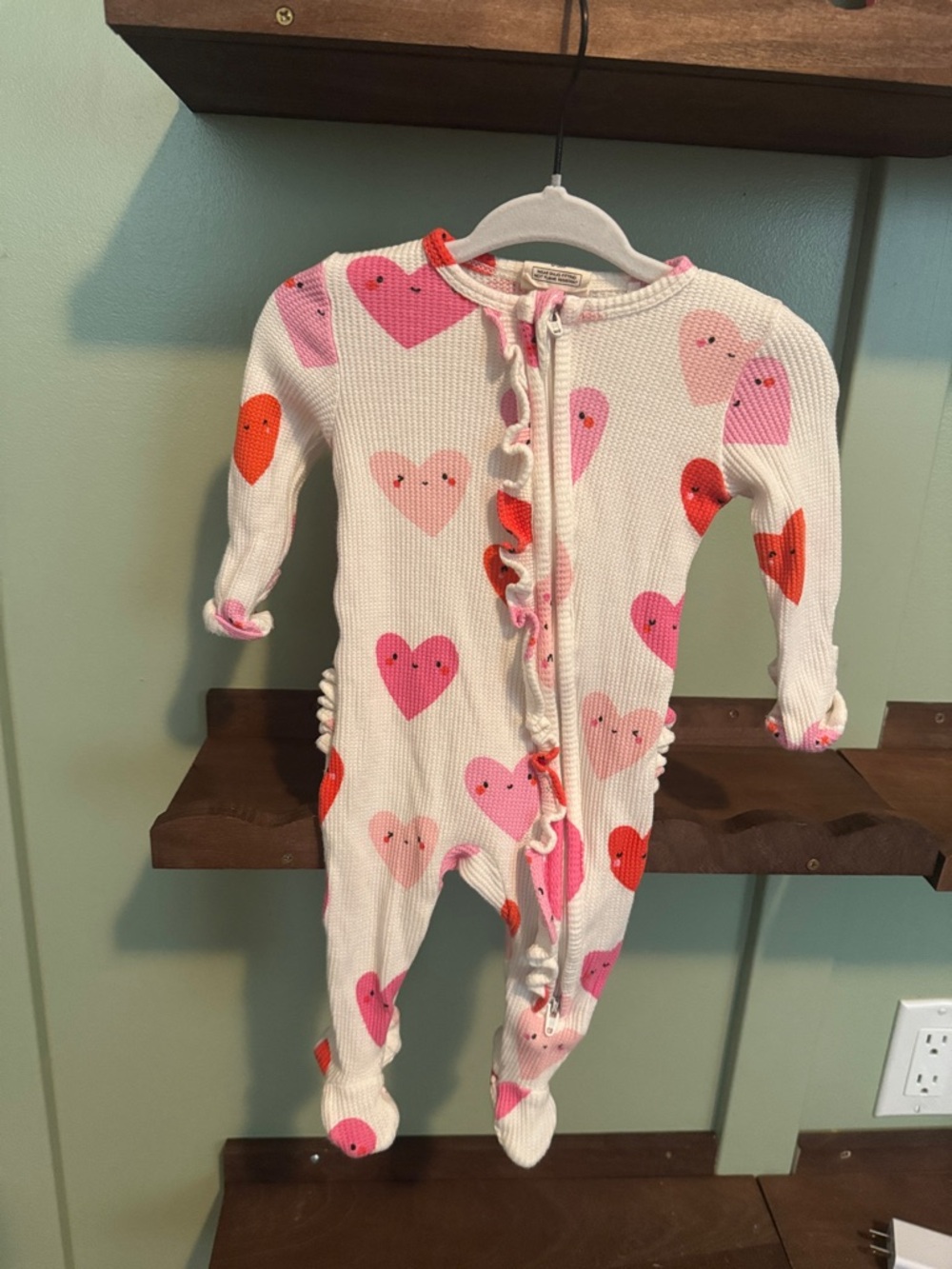 Tullabee baby girl Ruffle-Trim Heart Print Footed One-Piece